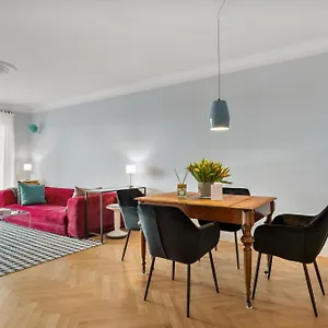Cls Zentrale City-wohnung In Mit E-laden Und Tiefgarage, Grosser Balkon, Blick Ueber Hamburg, Parkplatz, Cafe Im Haus, Bushaltestelle Direkt Gegenueber, Flex Check In Hamburg